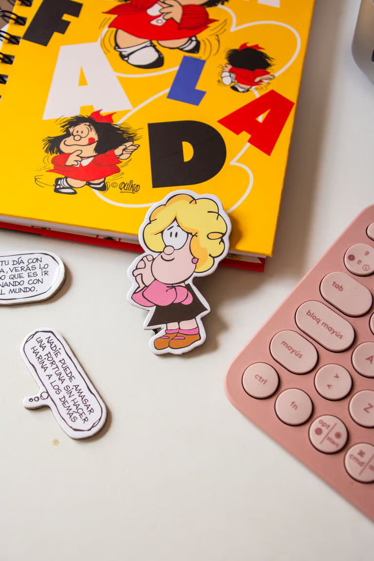 Imanes de Mafalda y personajes con caja