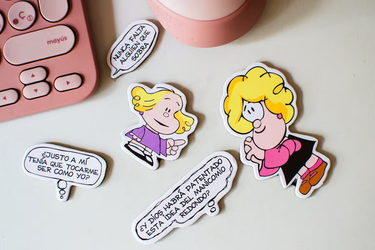 Imanes de Mafalda y personajes con caja